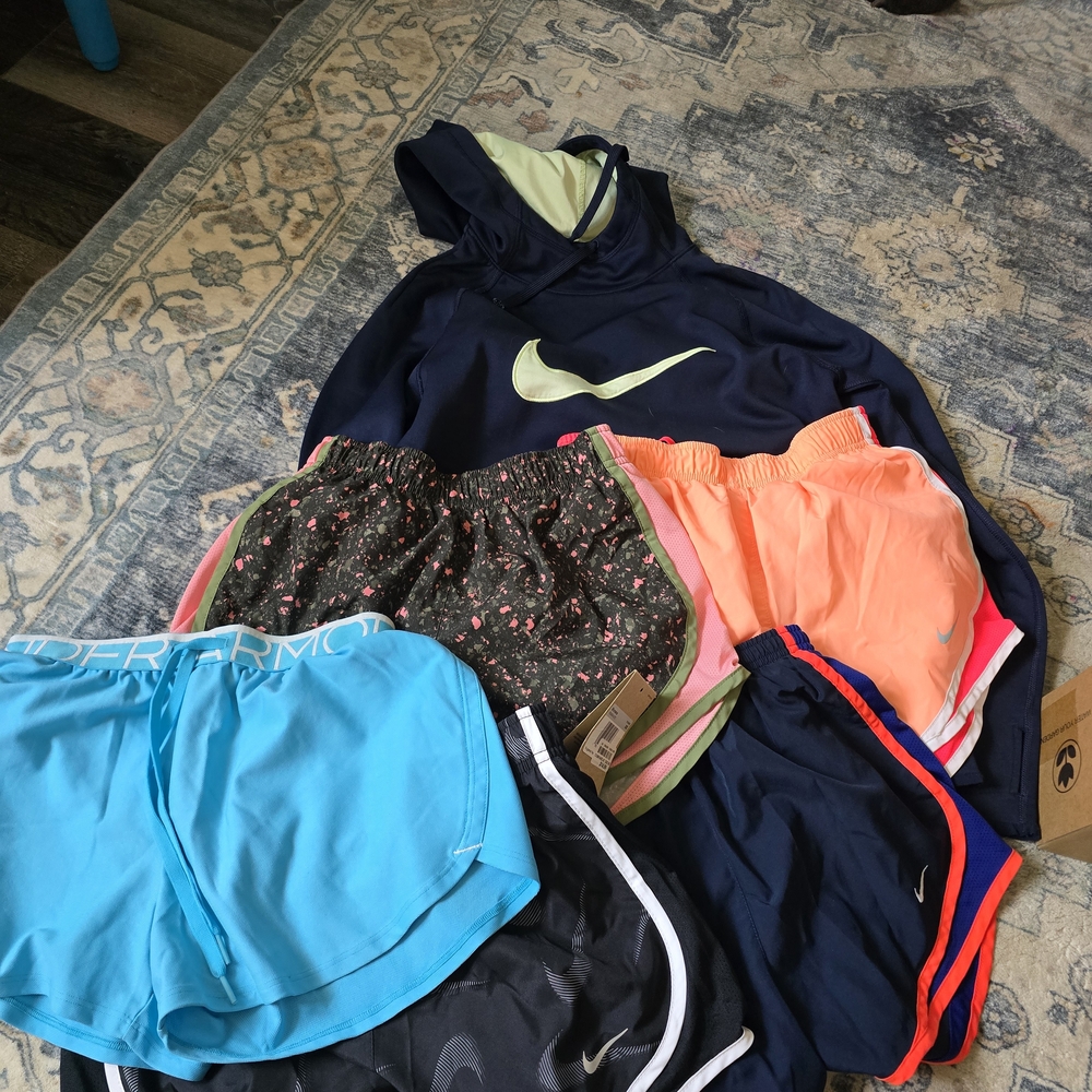 Nike & Under Armour Xs Womens Bundle All New Condition Or Nwt